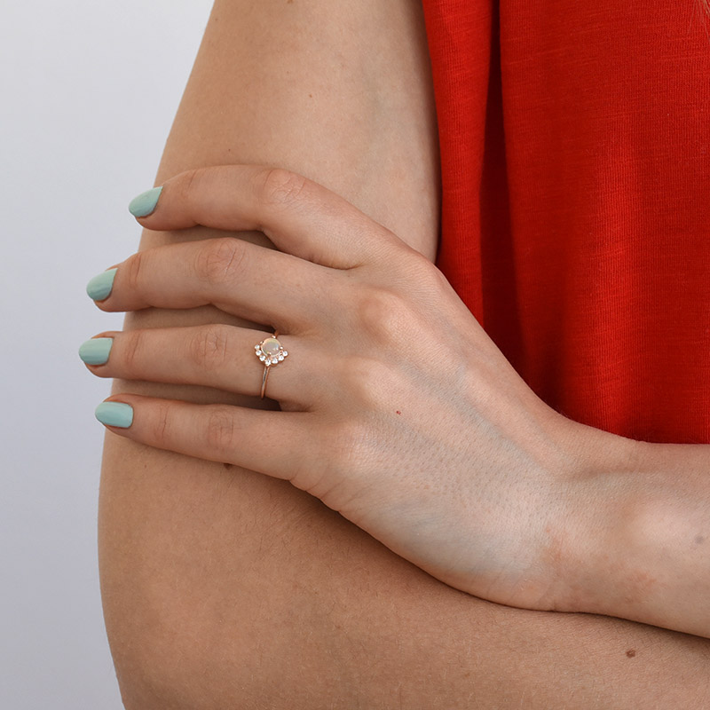 Opálový prsten s diamanty ze zlata 82211