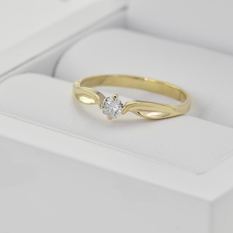 Zásnubní prsten s diamantem 8711