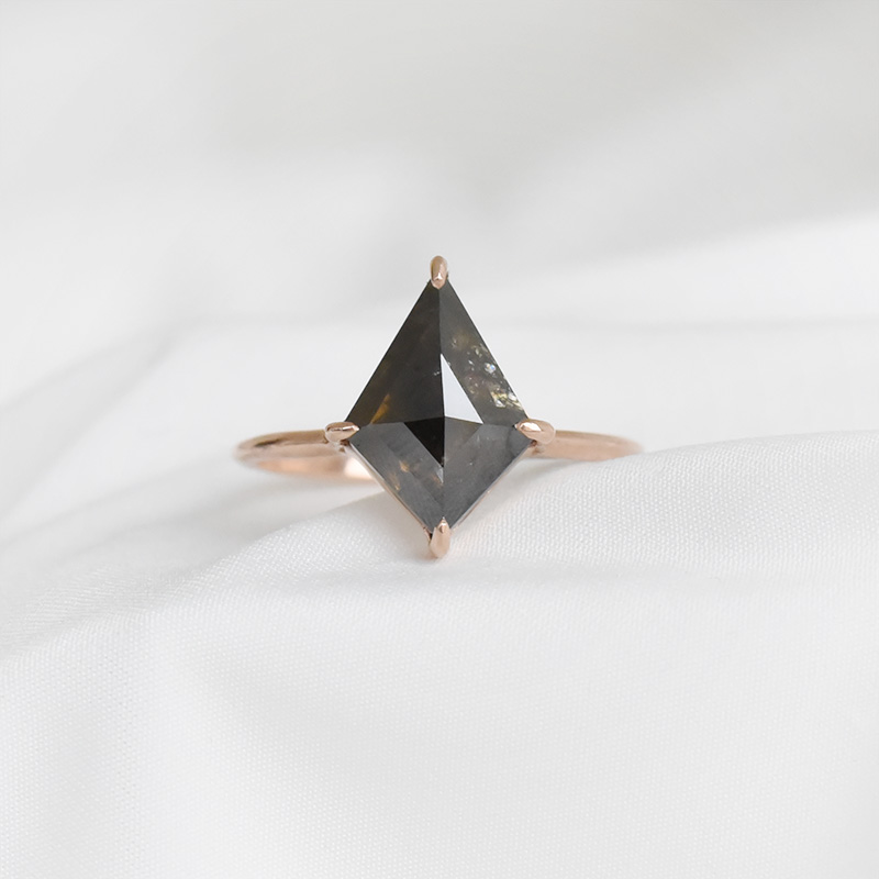 Minimalistický prsten s diamantem 91031