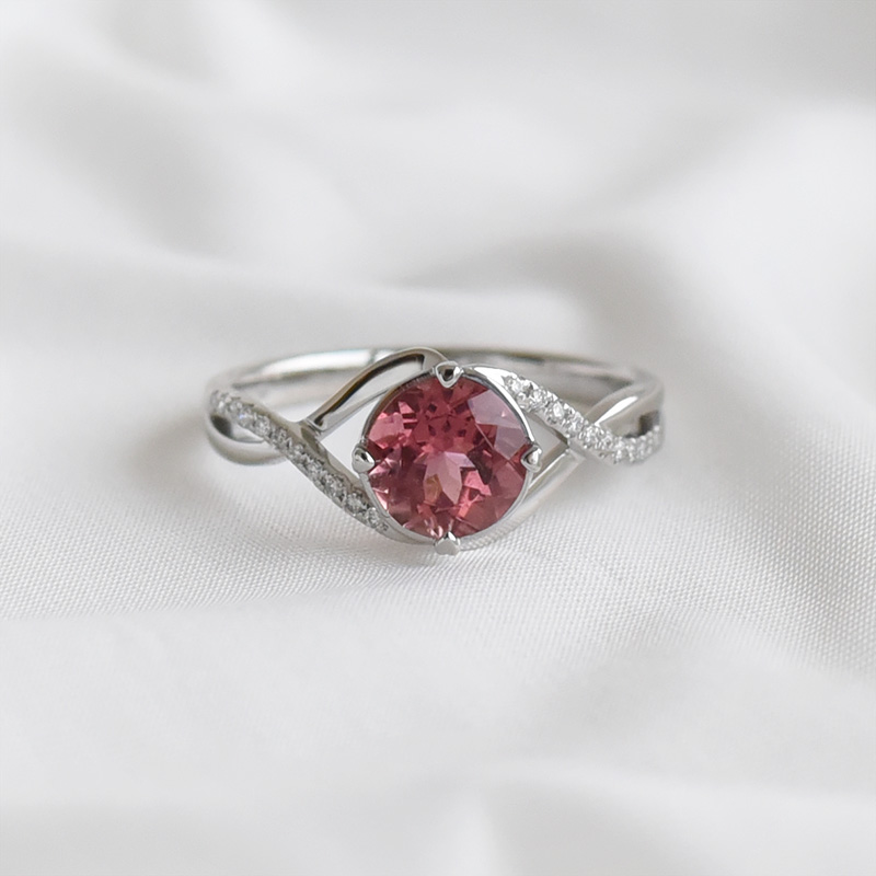 Elegantní prsten s růžovým turmalínem