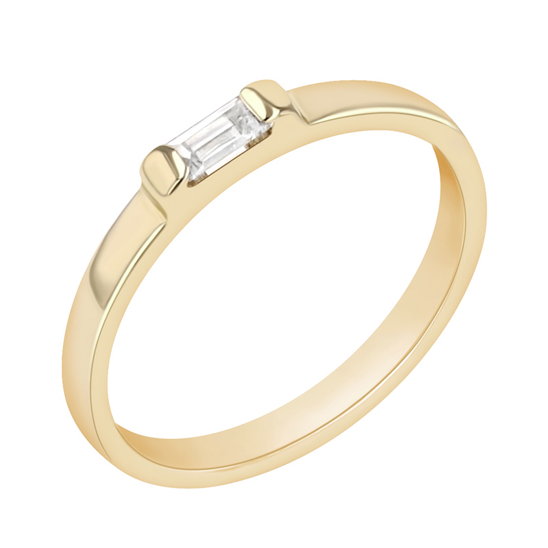 Zlatý prsten s bílým baguette safírem