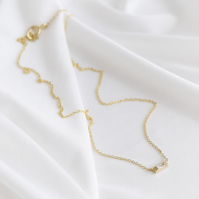 Zlatý fashion náhrdelník
