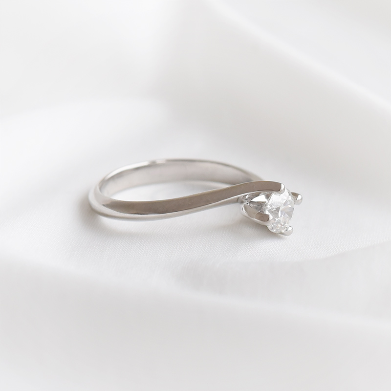 Zásnubní prsten s certifikovaným diamantem 93801