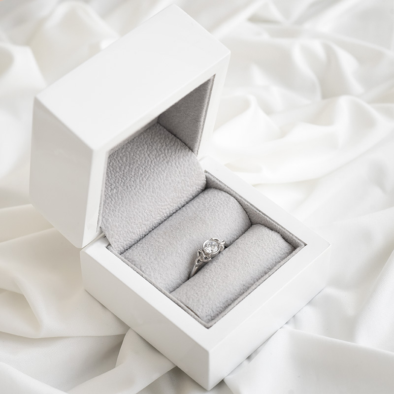 Propletený zlatý prsten s diamantem Lorey 97671