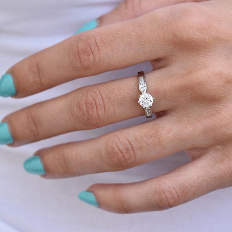 Zásnubní prsten s moissanitem a diamanty Sion 100242