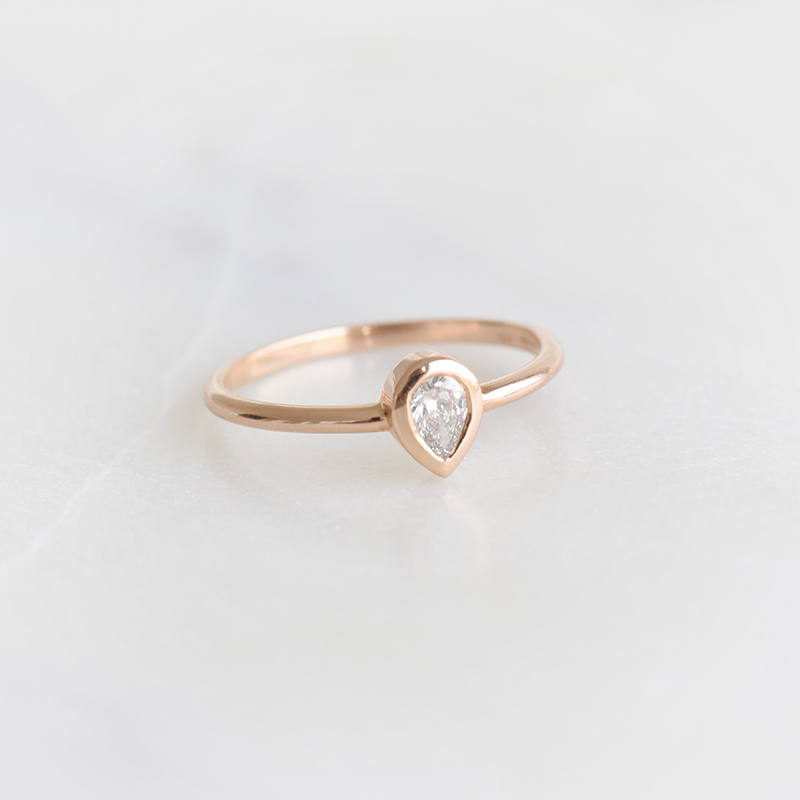 Minimalistický prsten s pear diamantem Nunez 100342