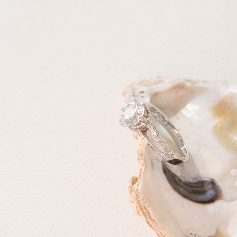 Zásnubní prsten s moissanitem a lab-grown diamanty Brianna 100952