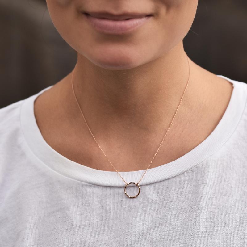 Stříbrný náhrdelník minimalistického tvaru Karma 103612