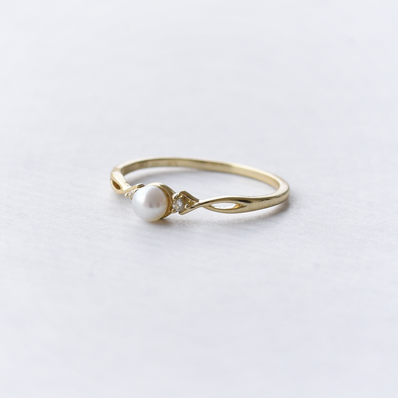 Stříbrný elegantní prsten s perlou a lab-grown diamanty Margaux 104462