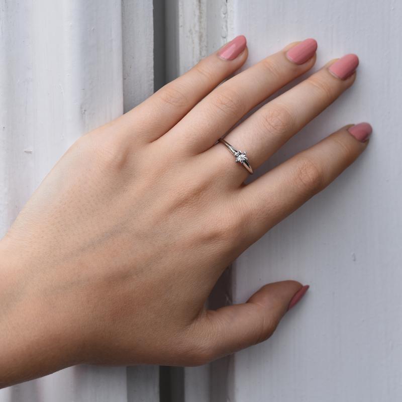 Zásnubní prsten ve stylu solitér s moissanitem Leandra 105212