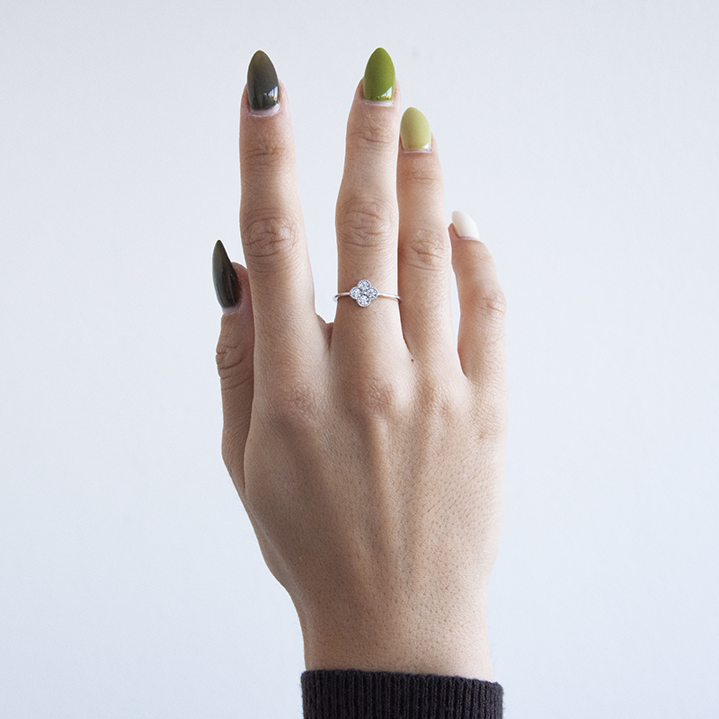 Prsten s lab-grown diamanty ve tvaru květiny Simra 110372