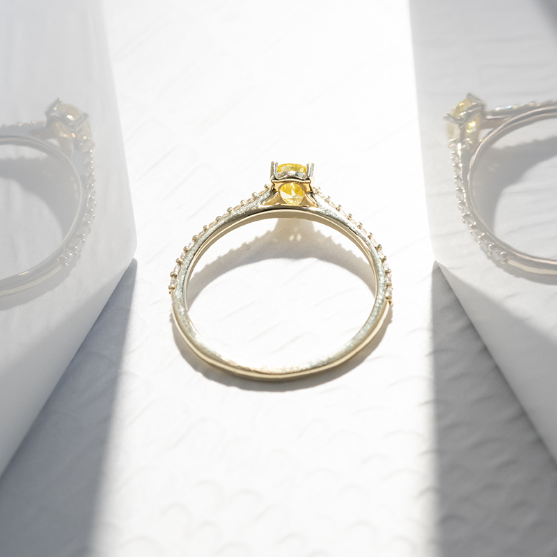 Zásnubní prsten s 0.44ct IGI certifikovaným žlutým lab-grown diamantem Ernes 111352