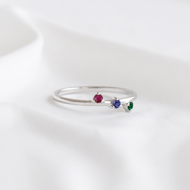 Minimalistický prsten se třemi drahokamy dle vašeho výběru Idalia 115242