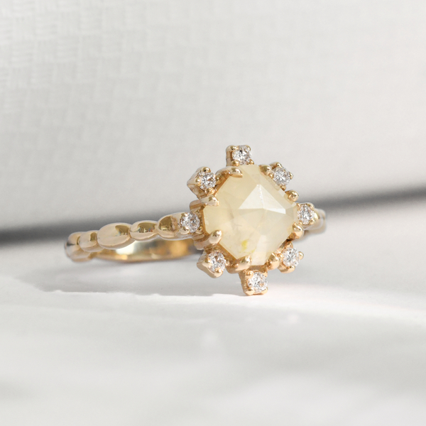 Zlatý prsten se žlutým salt and pepper diamantem Alyce 117822