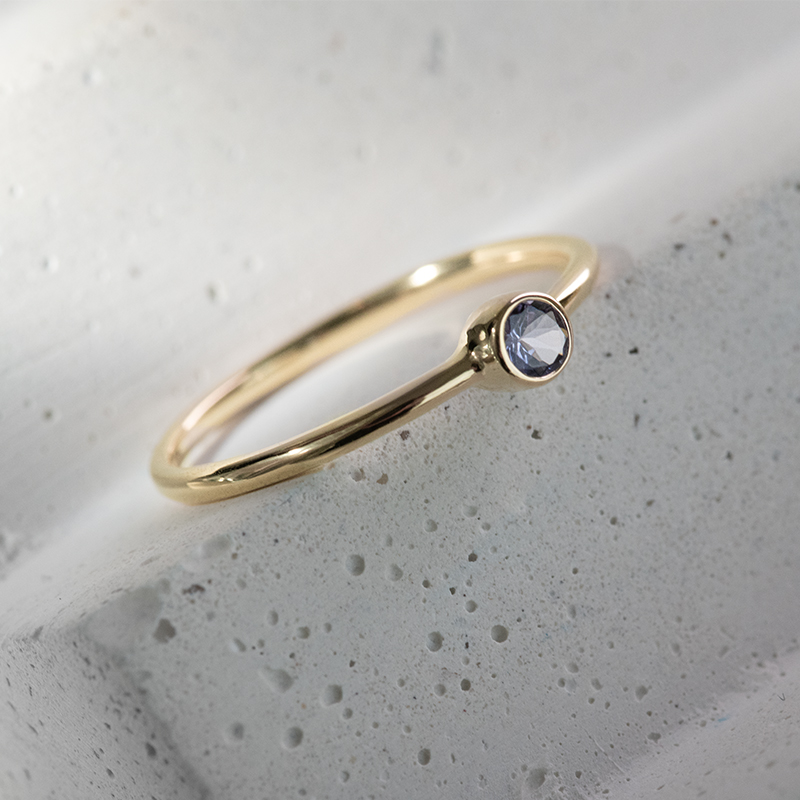 Zlatý minimalistický prsten s tanzanitem Emilien 119852