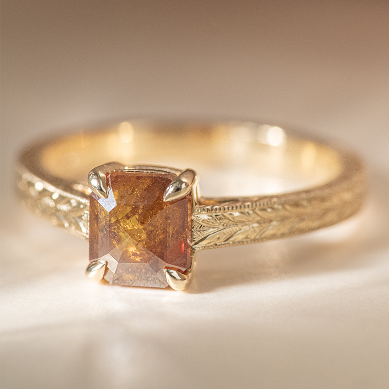 Ručně rytý prsten s emerald salt and pepper diamantem Arlena 120282