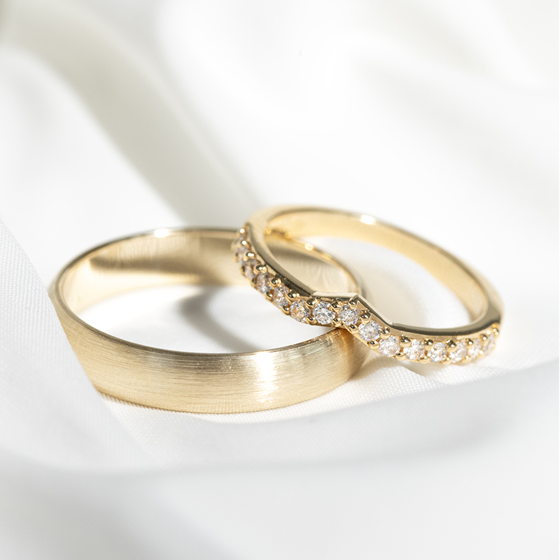 Půlkulaté snubní prsteny ze zlata Ebie 128672