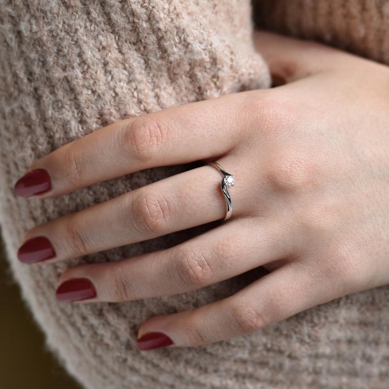 Zásnubní prsten s diamantem 15102