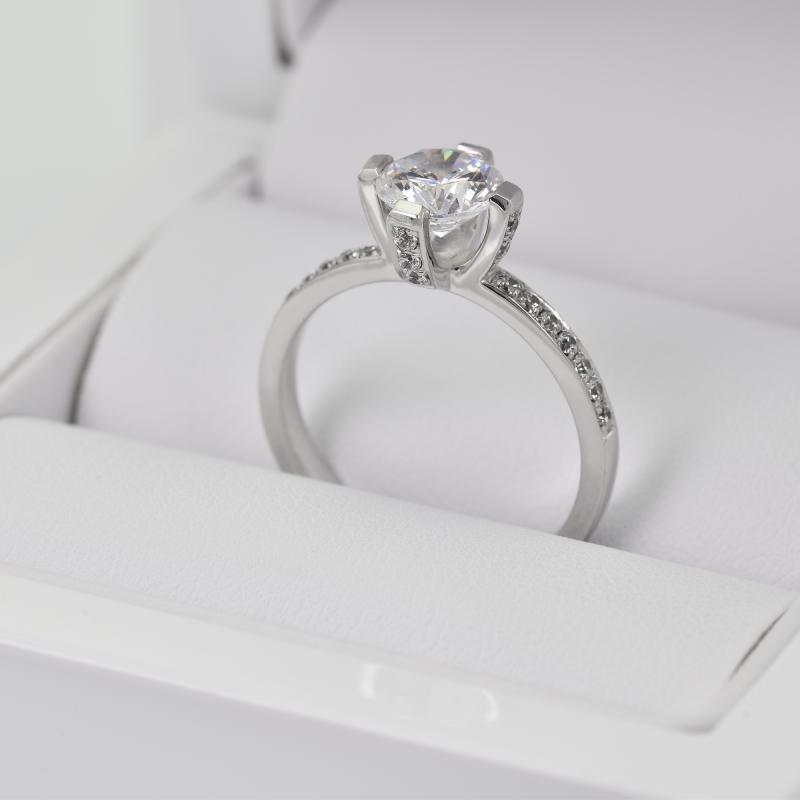Platinový diamantový prsten 18902