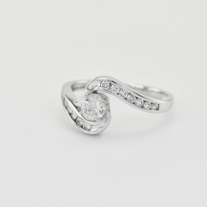 Zásnubní diamantový prsten