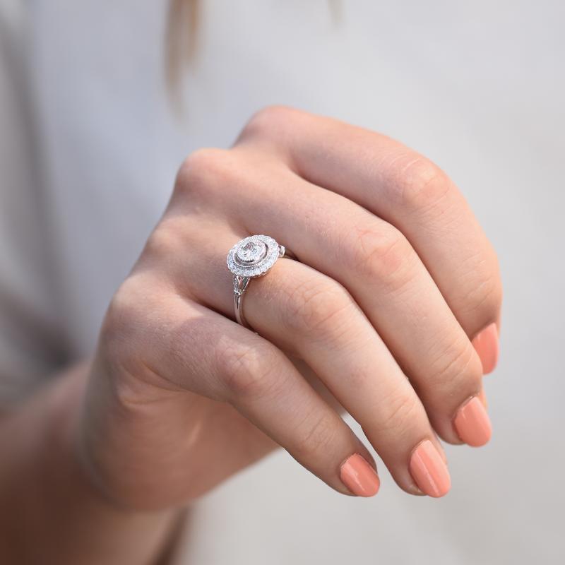 Zásnubní prsten s moissanitem v halo stylu 47842