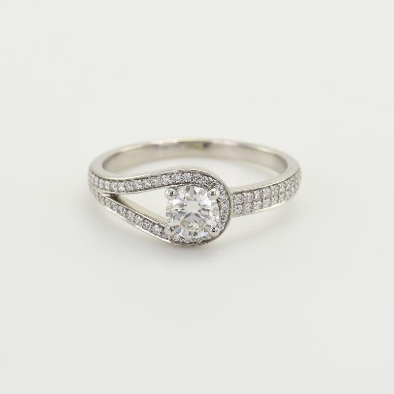Platinový zásnubní prsten s certifikovanými diamanty