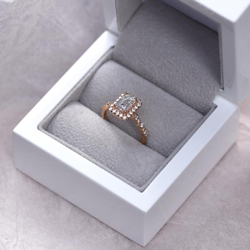Zásnubní diamantový prsten 