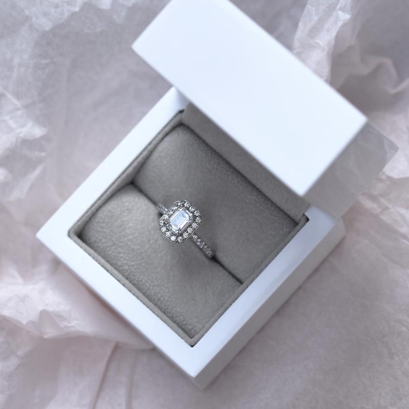 Zásnubní prsten s diamanty 49622