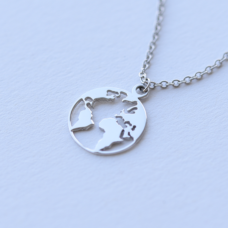 Stříbrný náhrdelník s mapou 61632