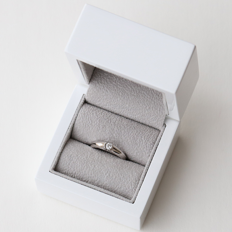 Diamantový minimalistický prsten