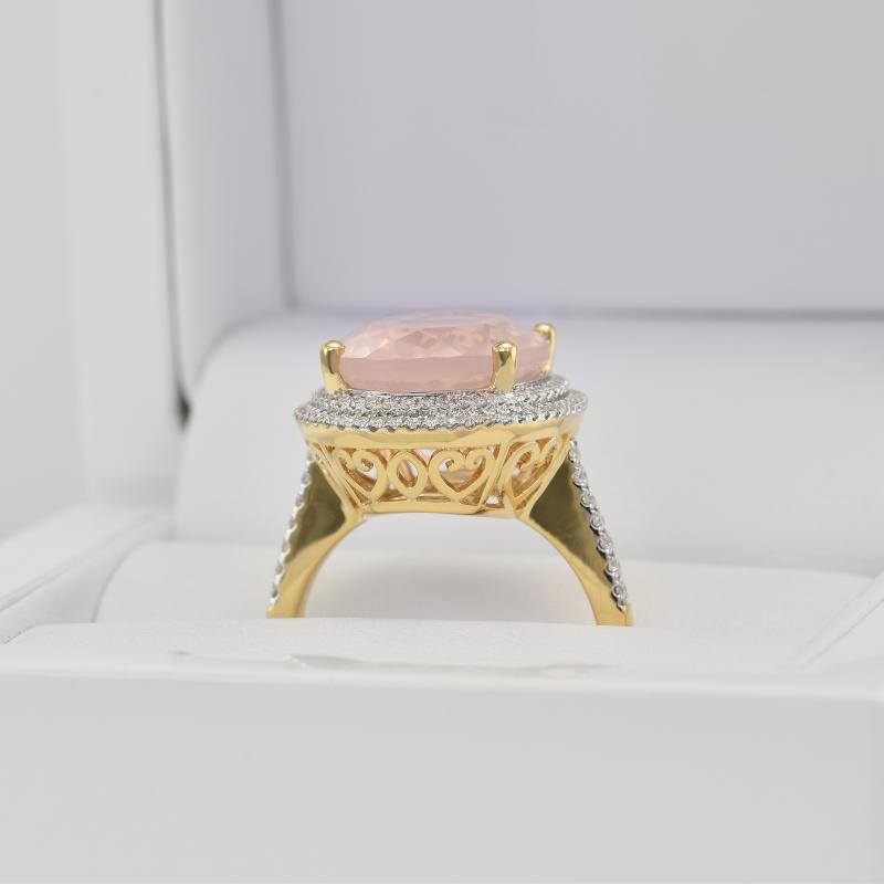 Růžový quartz v zlatom prsteni Karse