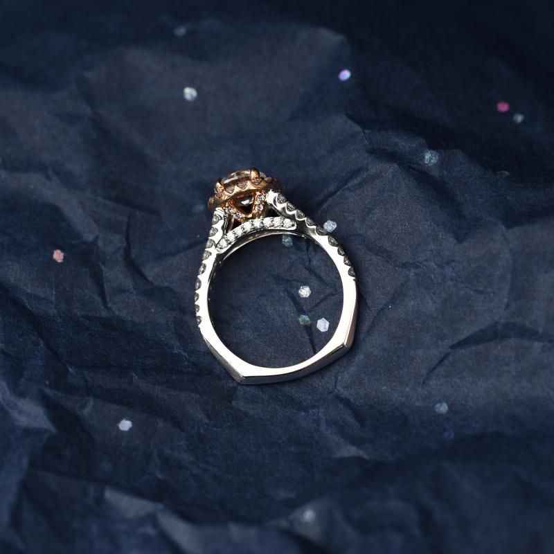 Zlatý romantický zásnubní prsten s diamanty 79412