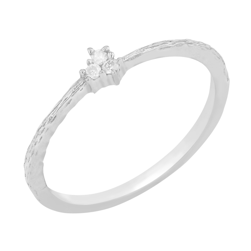 Stříbrný diamantový prsten s tepaným povrchem