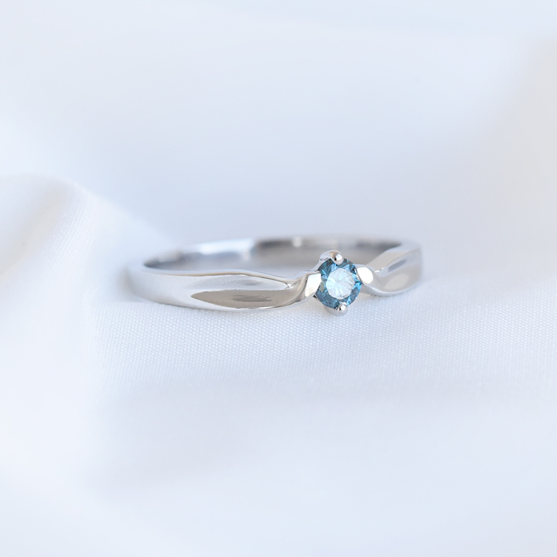 Prsten s modrým diamantem 93502