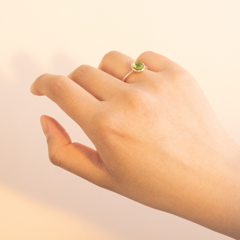 Prsten z růžového zlata s olivínem Pitie 102083