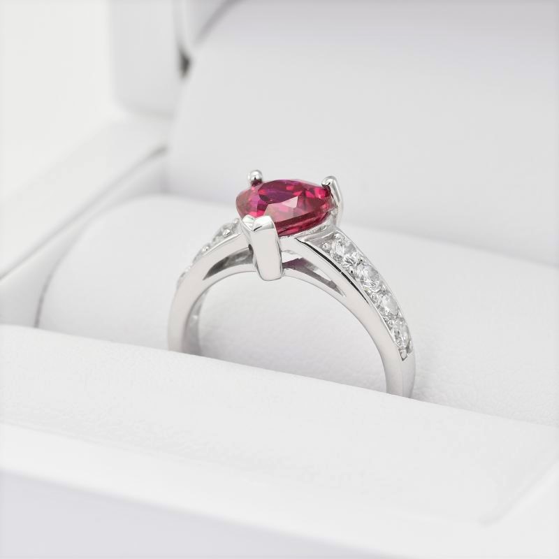 Prsten s rubínovým srdcem 106403