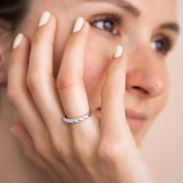 Proplétaný eternity prsten s diamanty Rami 107893