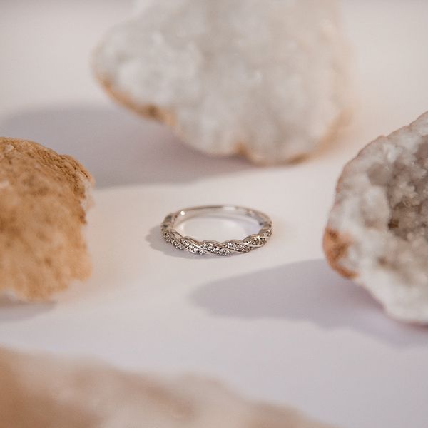 Proplétaný eternity prsten s lab-grown diamanty Allan 107913