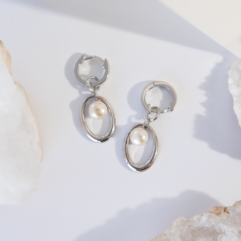 Elegantní stříbrné náušnice s perlami Galdi 108433