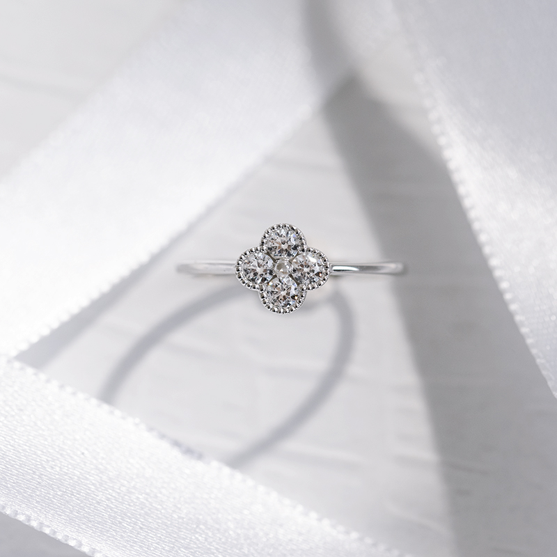 Prsten s lab-grown diamanty ve tvaru květiny Simra 110333