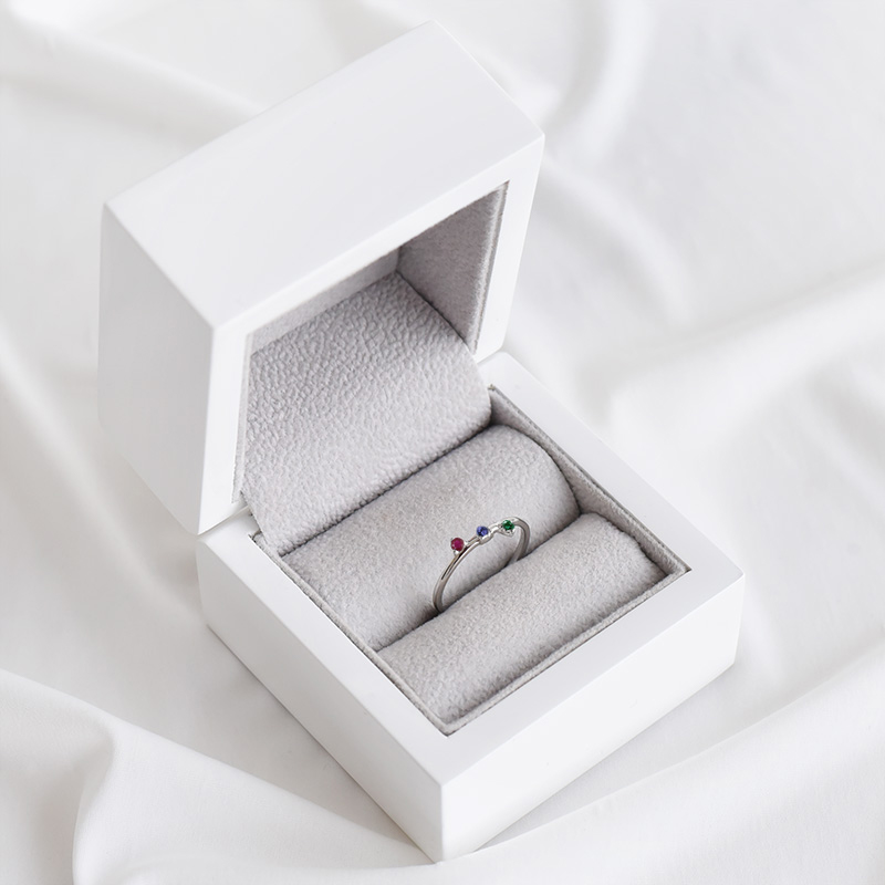 Minimalistický prsten se třemi drahokamy dle vašeho výběru Idalia 115243