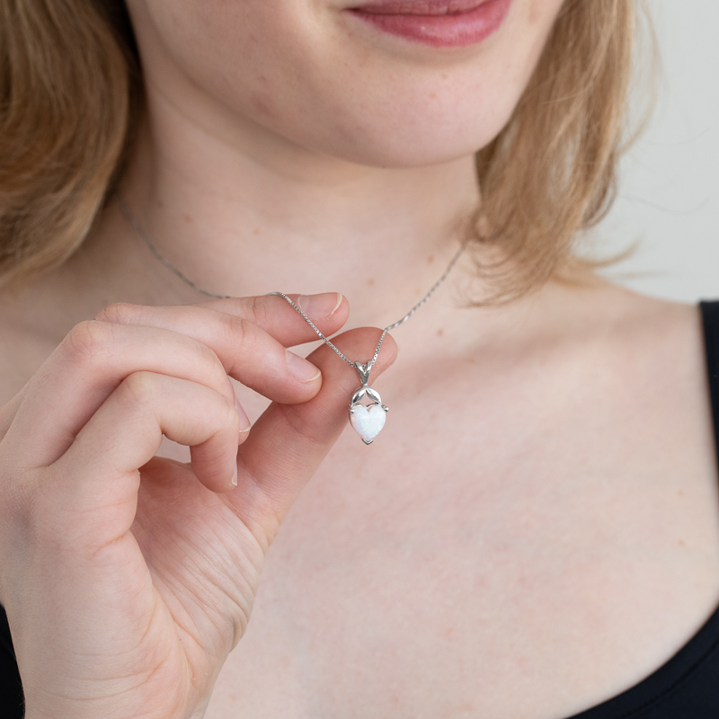 Stříbrný náhrdelník s opálovým srdcem Tasie 124753