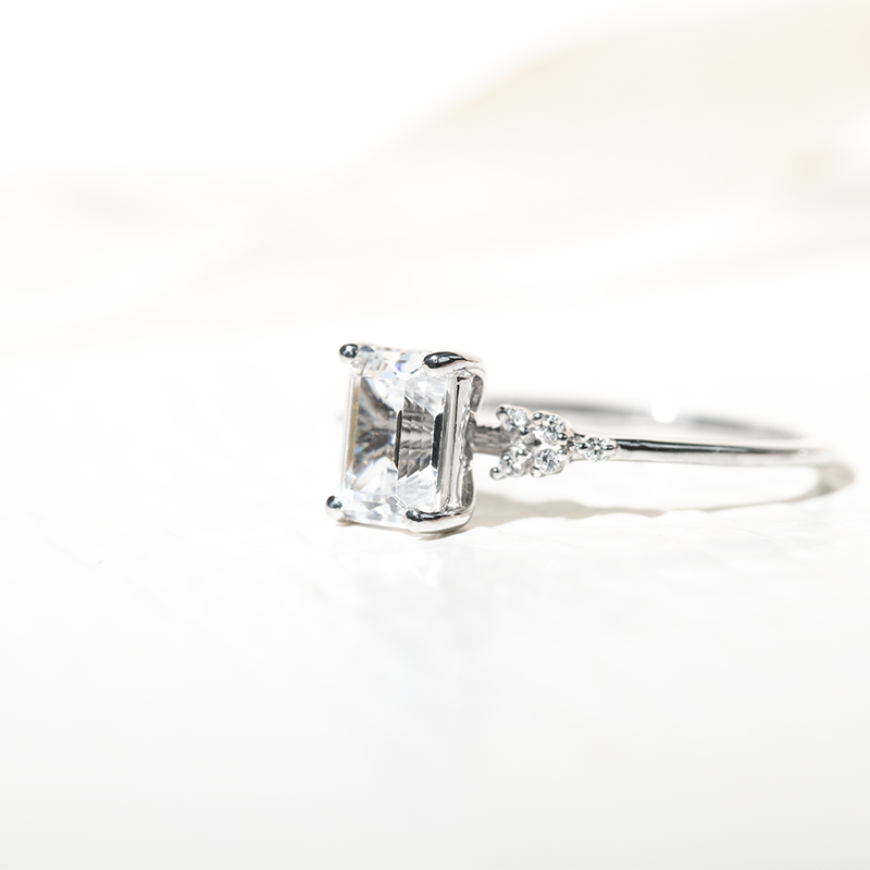 Zásnubní prsten s emerald diamantem Adva 127103