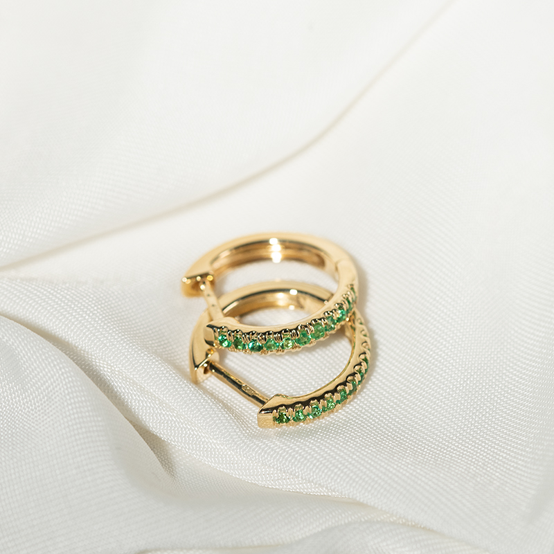 Elegantní kruhové náušnice se smaragdy Gomati 134683
