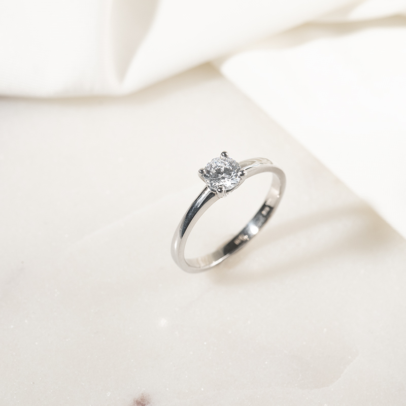 Diamantový zásnubní prsten Tien 135703