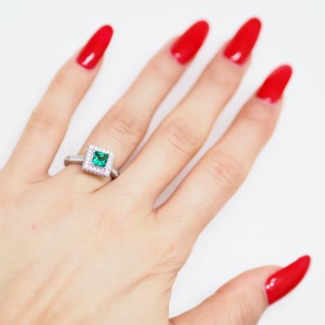 Stříbrný prsten se smaragdem