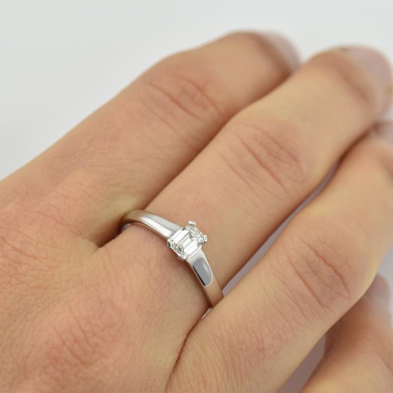 Zásnubní zlatý prsten s diamantem Meher 15433
