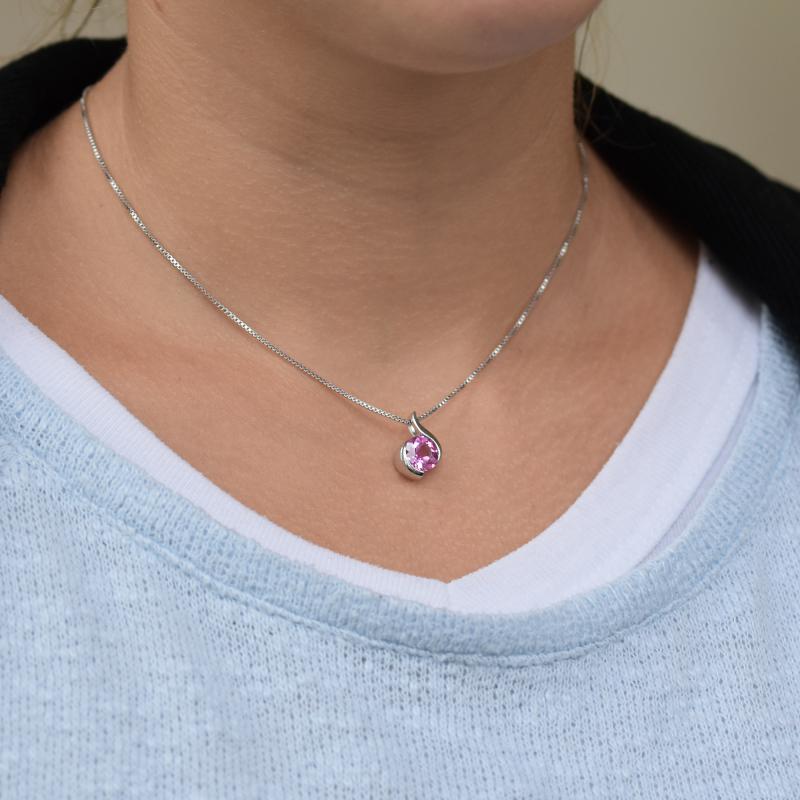 Stříbrný náhrdelník s růžovým safírem 17313
