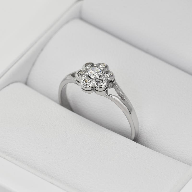 Zásnubní prsten s diamantovým květem