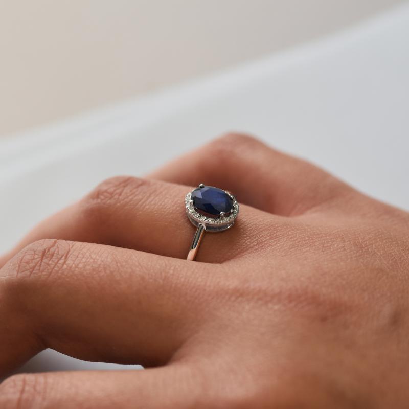 Platinový safírový prsten